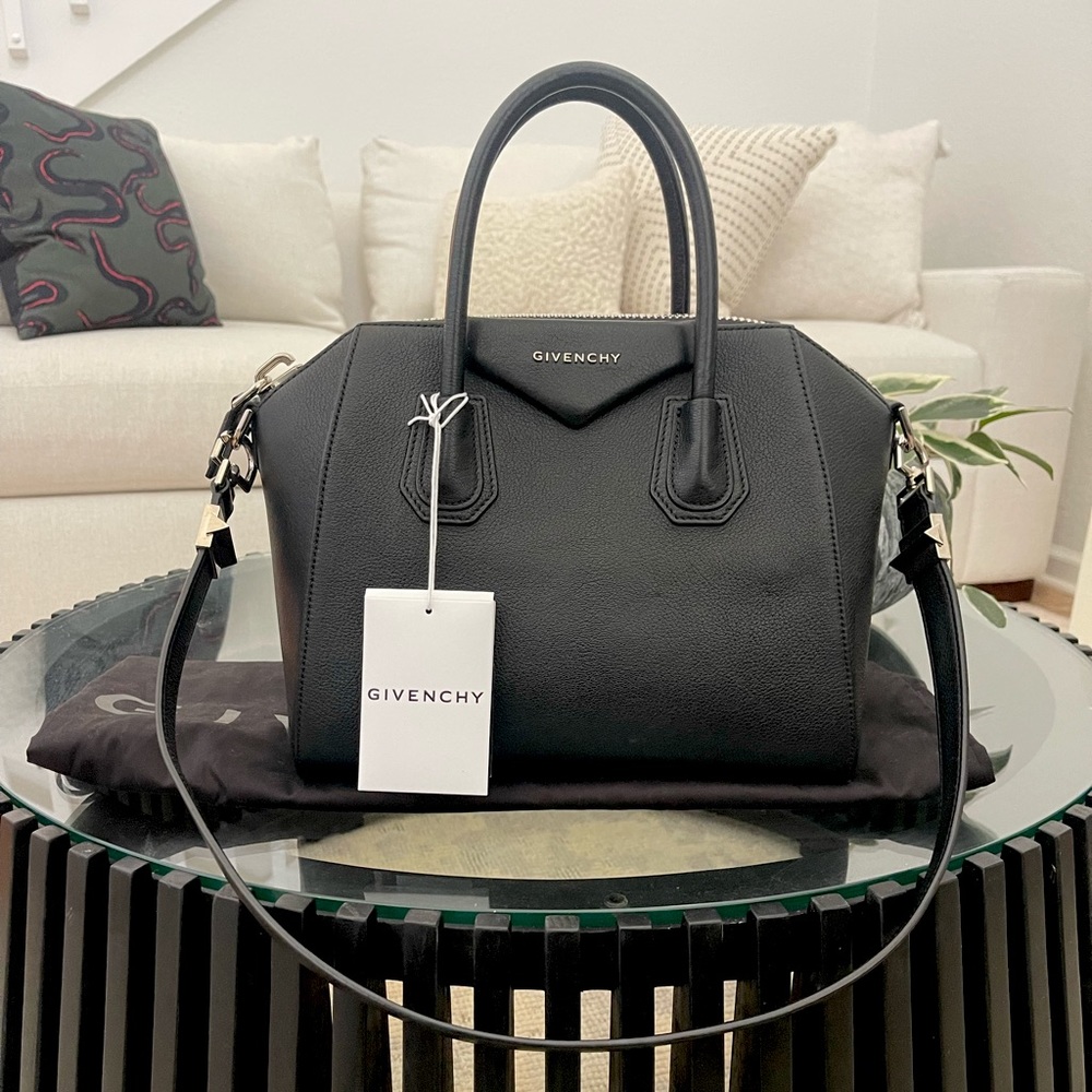 Givenchy Sugar Goatskin Small Antigona 👜